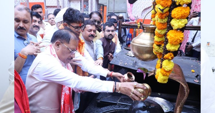 गुरु पूर्णिमा पर कोसमनारा पहुंचे मुख्यमंत्री विष्णु देव साय, सत्यनारायण बाबा धाम में की पूजा-अर्चना