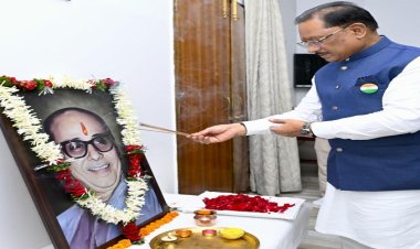 मुख्यमंत्री विष्णु देव साय ने स्वर्गीय कुशाभाऊ ठाकरे की जयंती पर उन्हें किया नमन