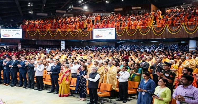प्रधानमंत्री ने आईआईटी दिल्ली के 57वें दीक्षांत समारोह की झलकियां साझा कीं, युवाओं से ‘विकसित भारत’ के निर्माण में योगदान का आह्वान