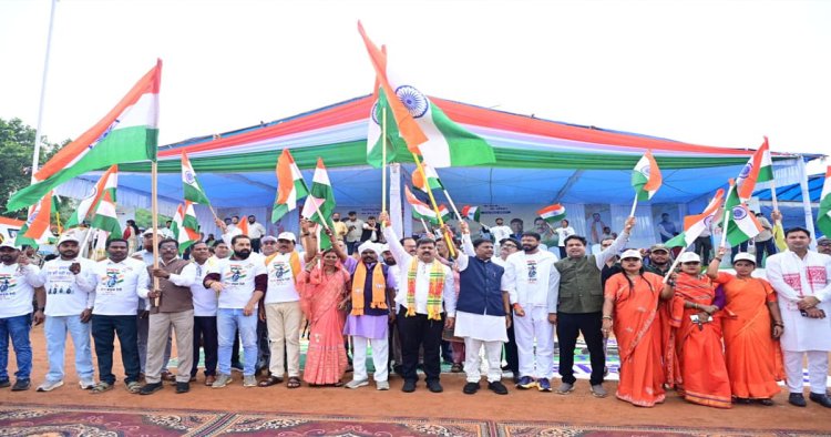 नारायणपुर से शुरू हुई बस्तर तिरंगा यात्रा, उपमुख्यमंत्री शर्मा और वन मंत्री कश्यप ने बाइक चलाकर किया नेतृत्व