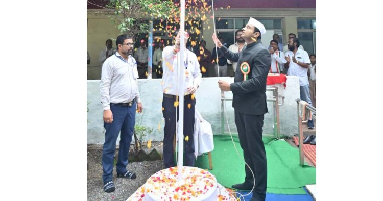 जनसम्पर्क संचालनालय में आयुक्त ने किया ध्वजारोहण