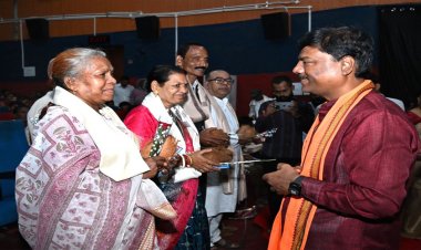 मुख्यमंत्री शिक्षा गौरव अलंकरण समारोह - वन मंत्री कश्यप ने सेवानिवृत्त शिक्षकों और शिक्षा दूतों को किया सम्मानित