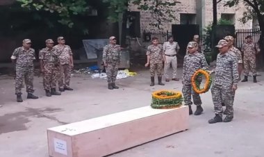 Suicide : सीआरपीएफ कैंप में आरक्षक की पेड़ पर फांसी से लटकी मिली लाश, 15 साल से थे तैनात
