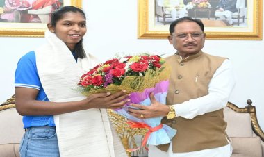 एशियन गेम्स की स्वर्ण पदक विजेता टीम की संजू देवी को मुख्यमंत्री विष्णु देव साय ने 51 लाख रुपए की प्रोत्साहन राशि देने की घोषणा की