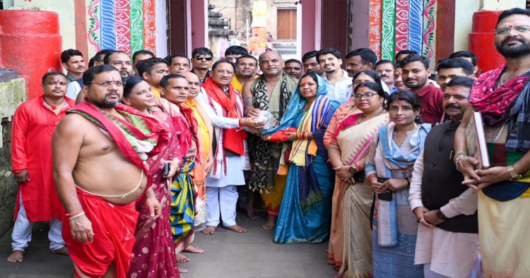 भगवान लिंगराज के दर्शन कर मुख्यमंत्री विष्णु देव साय ने की प्रदेश की सुख-समृद्धि और खुशहाली की कामना….