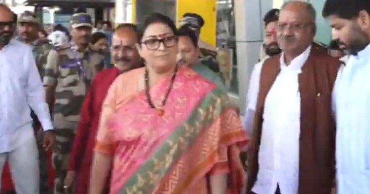 BREAKING : प्रदेश प्रभारी बनने के बाद पहली बार छत्तीसगढ़ पहुंची स्मृति ईरानी