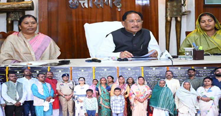 मुख्यमंत्री ने पूर्व केंद्रीय मंत्री स्वर्गीय लरंग साय की प्रतिमा का किया वर्चुअल अनावरण
